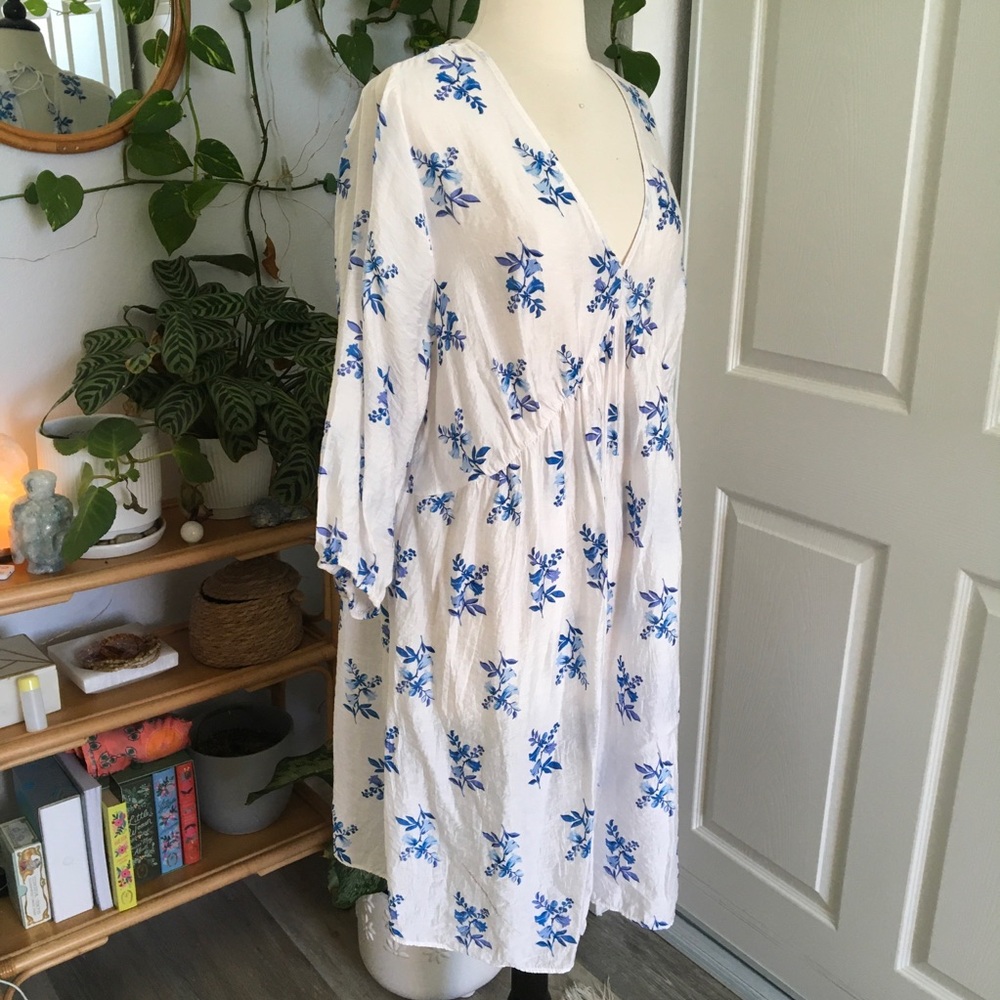 🌹H&M Floral V-Neck Dress Long Sleeves🌹